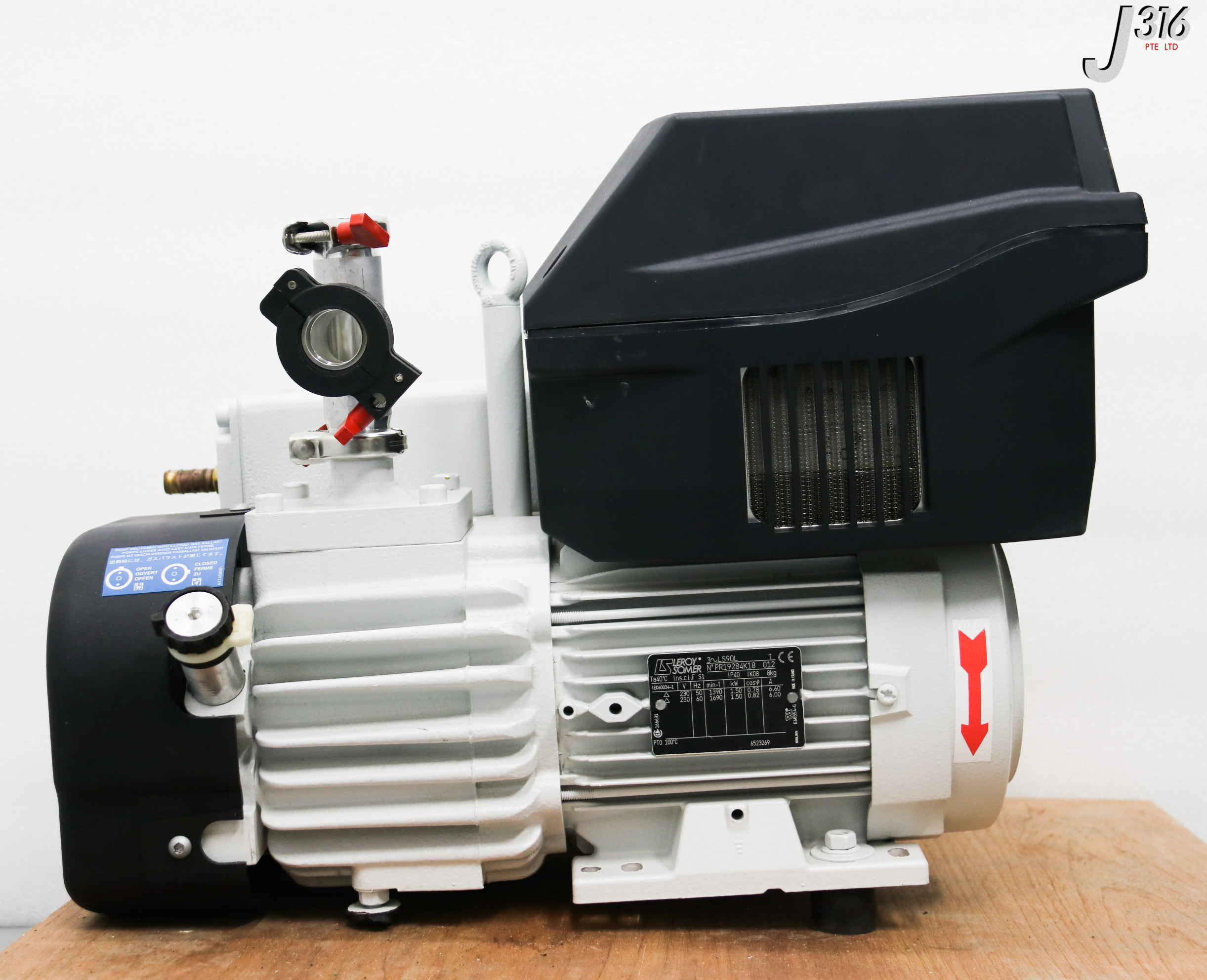 32887 LEYBOLD SOGEVAC ROTARY VANE VACUUM PUMP, SV40BI 960363V01 SV